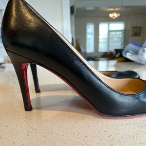 Classic Christian Louboutin Kate point pump